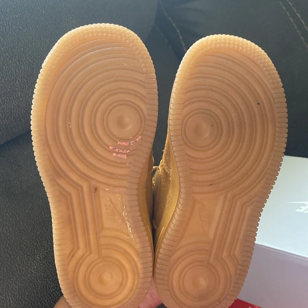 Toddler size 9 Air Force 1 light brown wheat
Callout - tip toe light wear - Picture 6 of 6